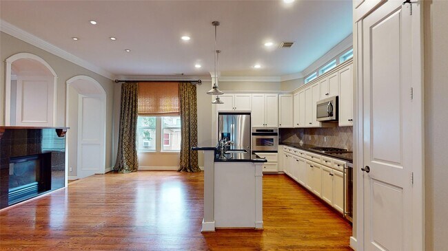 Photo - 2024 Vermont St