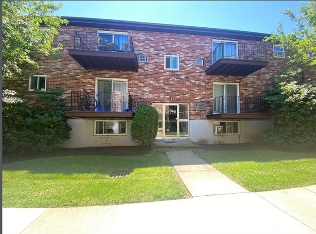 Building Photo - 25 Westgate Rd Unit 2