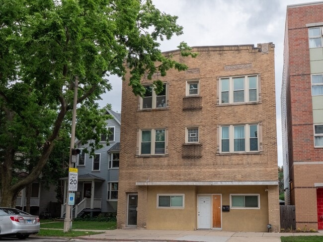 Building Photo - Spacious 3BR Apartment in Oak Park – 1,326... Unit 2