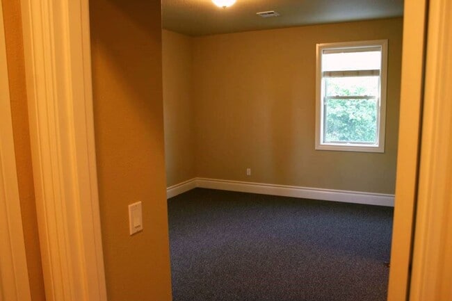 Photo - 6 bed 6 bath by Fred Meyer/Coffee Culture