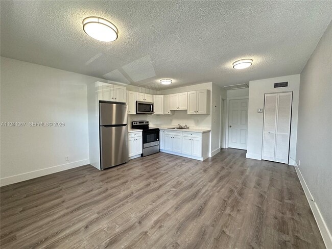 Photo - 3660 NE 11th Ave Unit 6