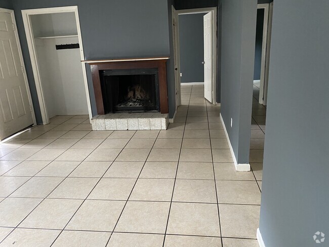 Building Photo - 1924 Nekoma Ct Unit 1926 Rental