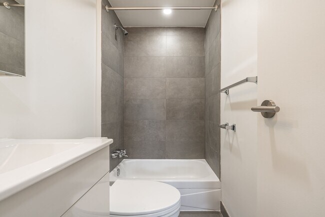 730 St Clarens Ave Unit 711