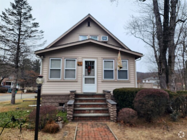 Building Photo - 10 Rockland Ave Rental