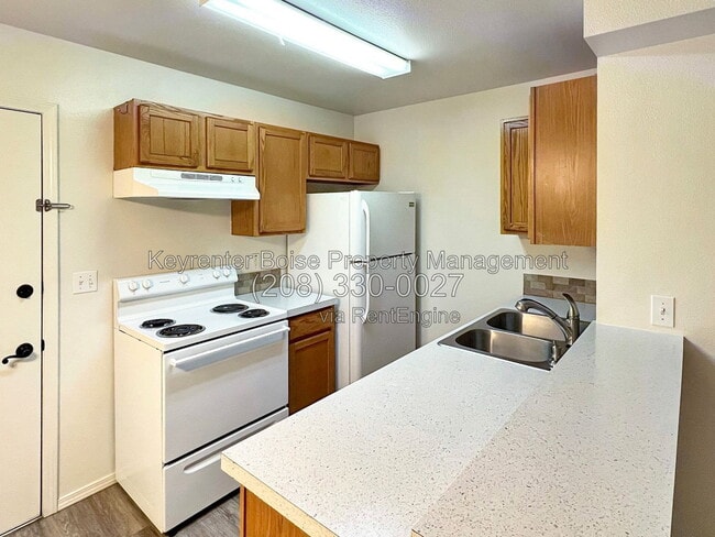 Photo - 252 Elbridge St E