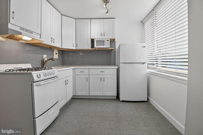 Photo - 1210 N Taft St Unit 105