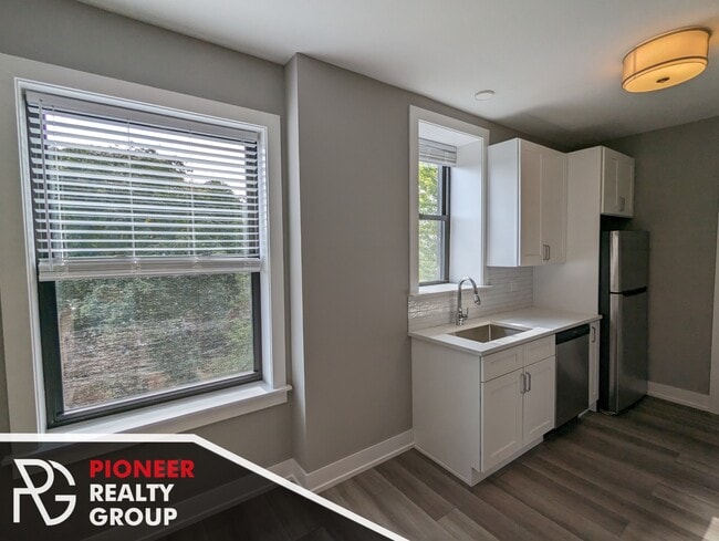 Photo - 3939 N Janssen Ave Unit 2