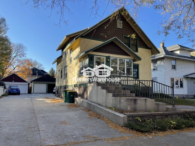 Photo - 826 1st St NW