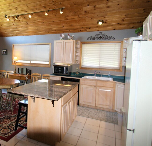 77 Fox Hollow Rd