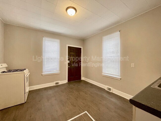 Photo - 1633 Peck St