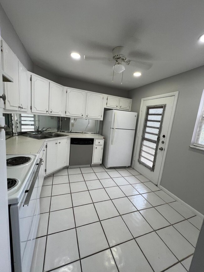 Photo - Spacious 2 Bedroom in Inverrary