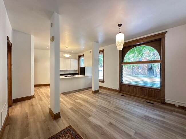 Building Photo - 3532 N Ashland Ave Unit J01P