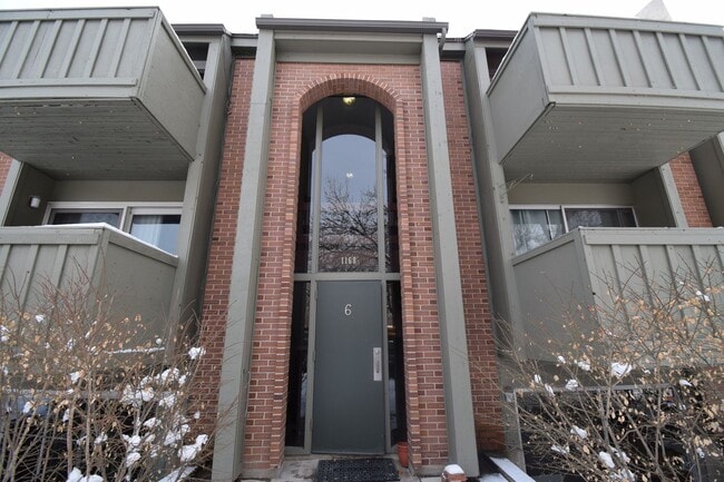 Building Photo - Spacious 1 bed 1 bath Condo on Foothill Dr! Unit 624
