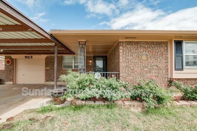 Photo - 923 NW 5th St