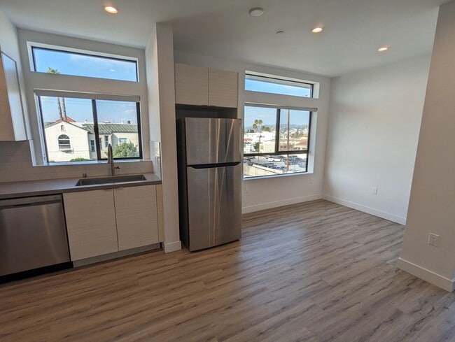 Photo - 338 Mariposa Ave Unidad 301