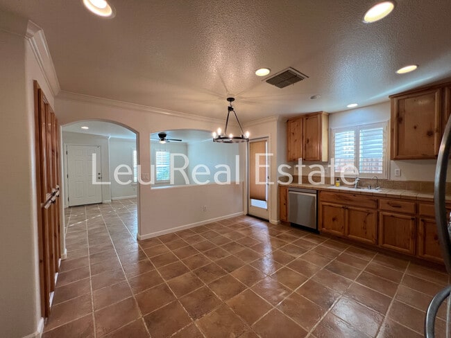 Photo - 1514 Loon Lake St