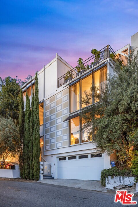 Photo - 1714 Sunset Plaza Dr