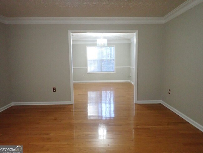 Photo - 827 Sinclair Way