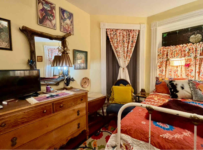 Photo - 425 S Washington St Apartment Unit Furnished, quiet, clean, kitchenette #3