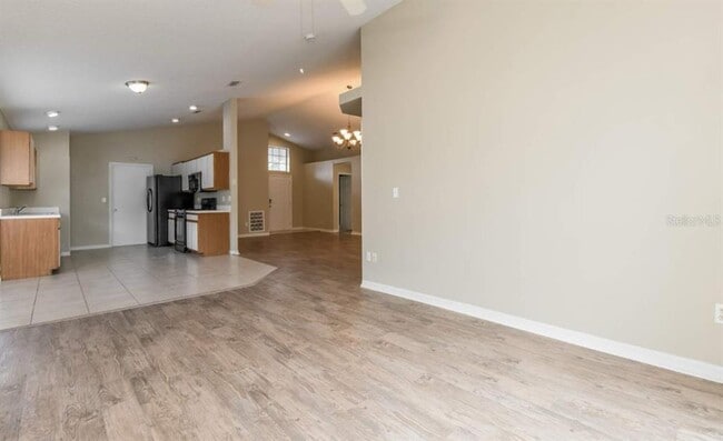 Photo - 409 21st Ave W