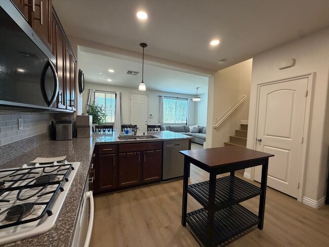 8013 City View Pl