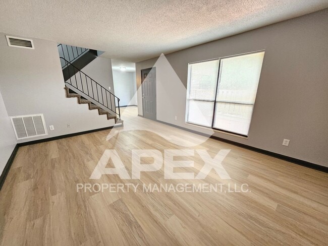 Photo - 504 Cedartop Ln NW Unidad C