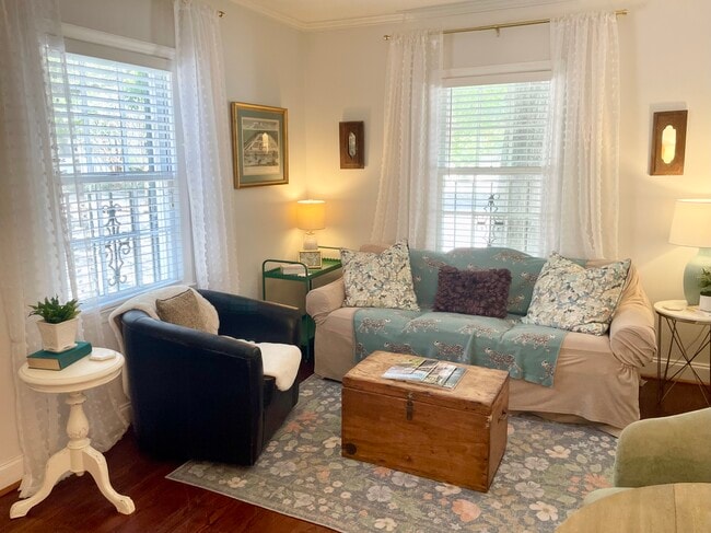 215 - 215 W Taylor St