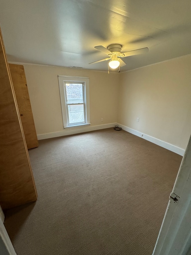211 W 2nd St