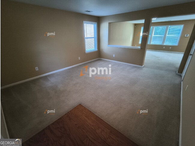 Photo - 350 Fairmont Way