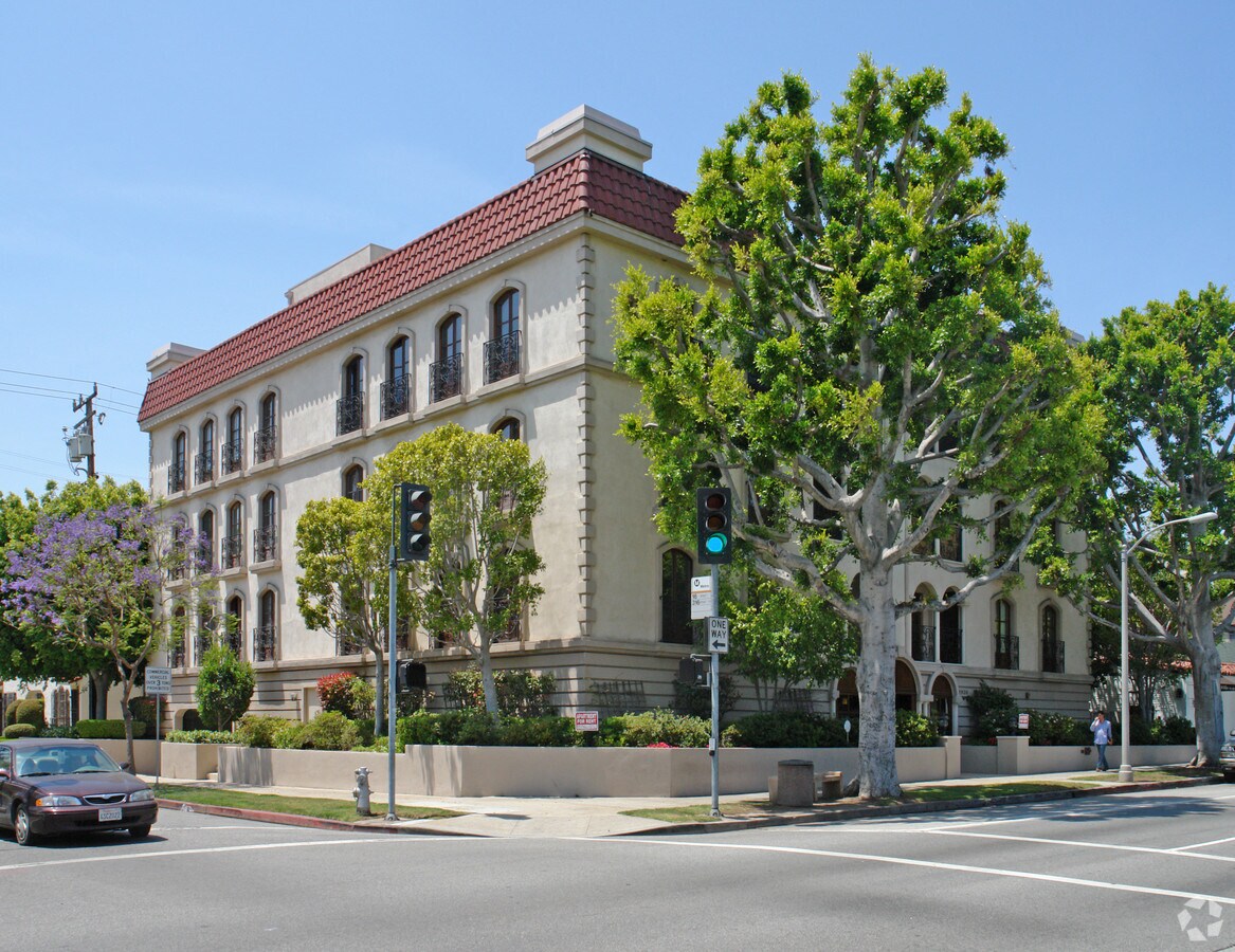 Photo - 8930 Burton Way