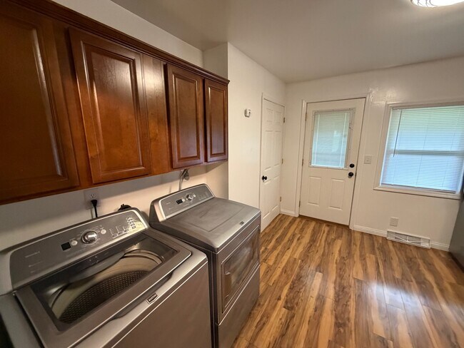 Photo - 505 N Ludlow Rd