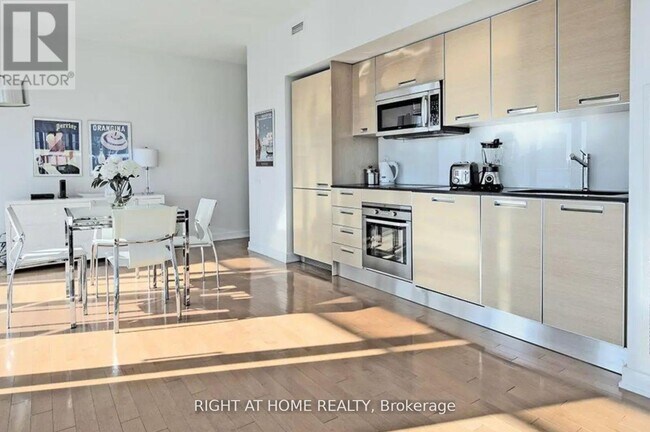 Photo - 33 Charles St E Unit 2403