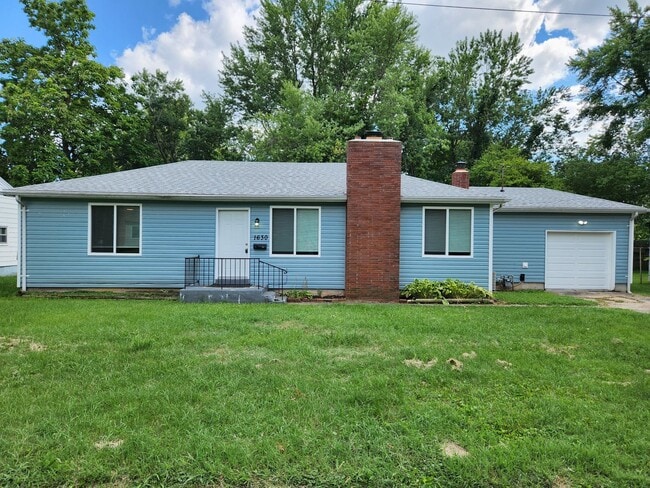 Building Photo - Spacious 3-Bedroom, 1-Bathroom Home AVAILABLE NOW!!