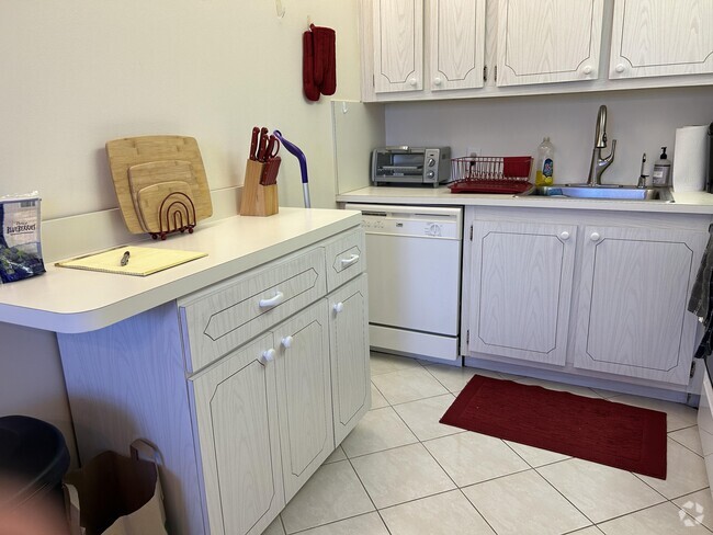 Building Photo - 167 Dorset D Rental