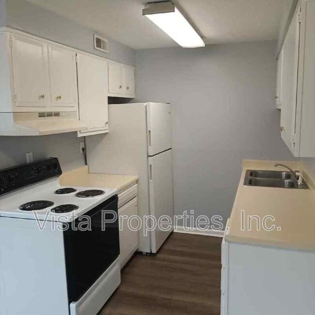 Photo - 4903 Saddlebrook Ln Unidad Apt 2
