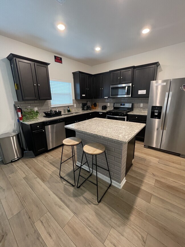 Photo - 10829 Emerick St