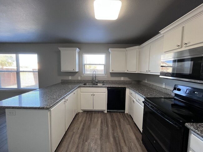 Photo - 3416 Itasca St