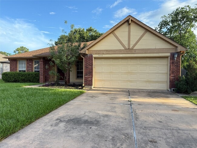 Building Photo - 9019 Autumnsong Dr