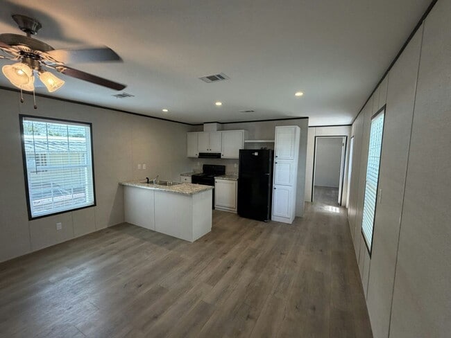 Photo - 131 Lakeside Garden Cir