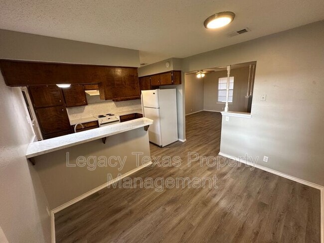 Building Photo - Apt A 1116 N Nolan River Rd - Apt A Unit Apt A