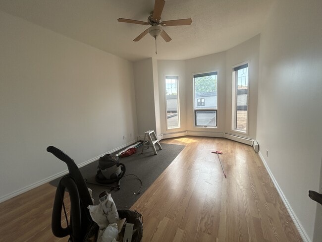 Photo - 865 King St E Unit 2