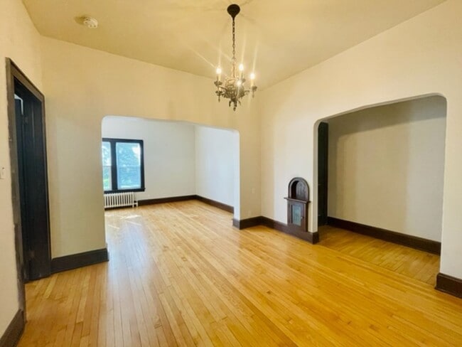 Building Photo - 303 N Quincy St Unit 303