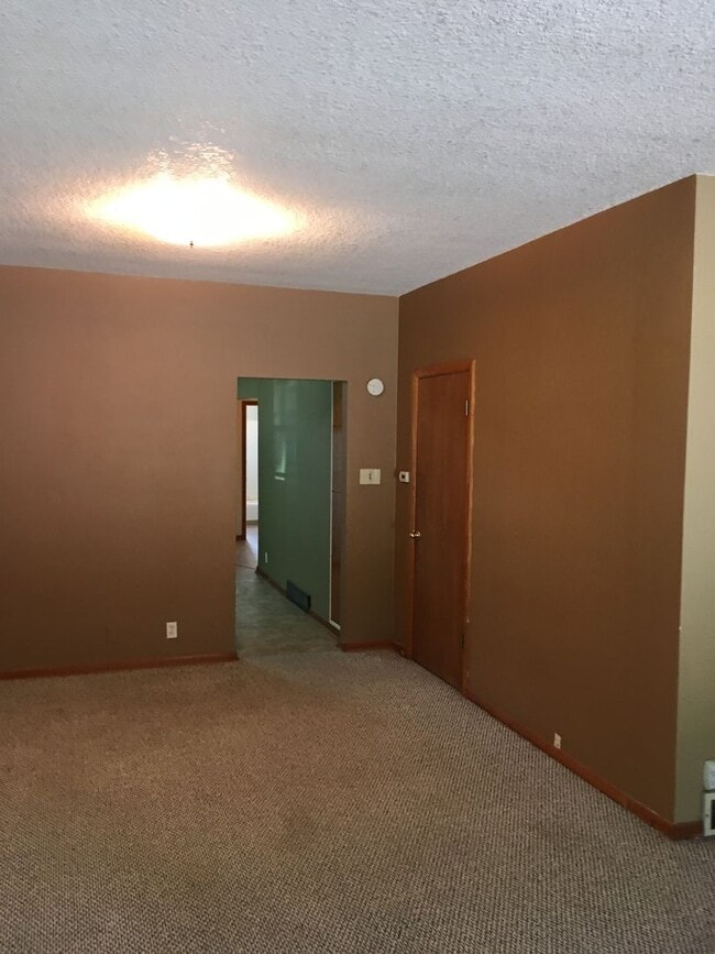 Building Photo - For Rent Rental