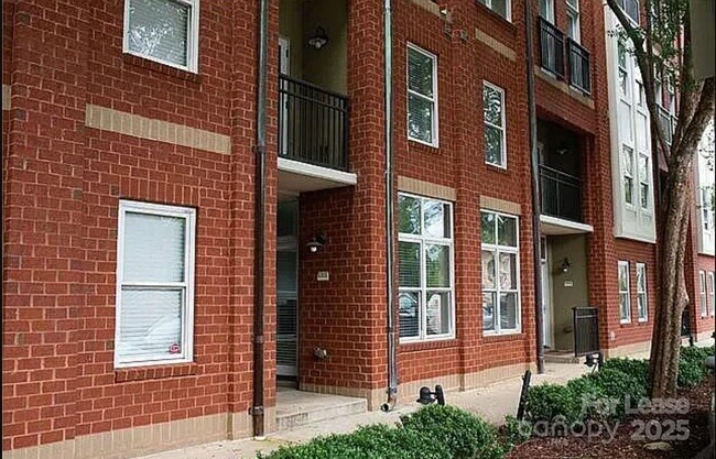 Building Photo - 1320 Fillmore Ave Unit 135