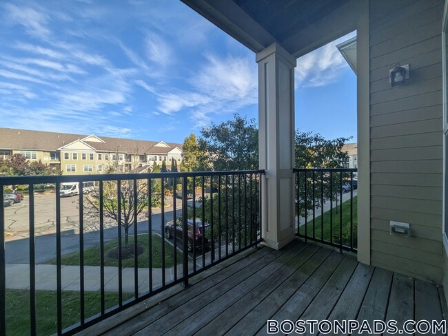 Building Photo - 311 Lowell St Unit 2207