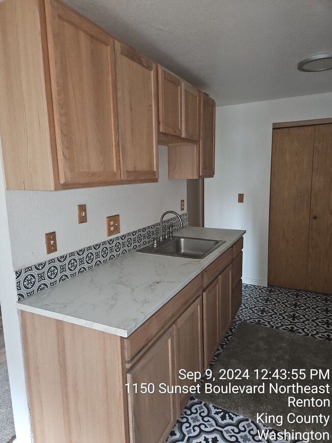 Photo - Renton Sunset Heights Condominiums - 2 bedroom 1 bathroom lower floor unit - Water, Sewer & Garba...