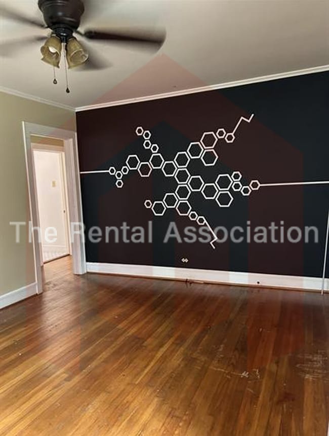 Photo - 2000 University Ave