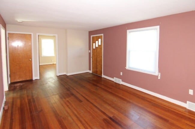 Photo - 740 1/2-740 1/2 Sunset St Unit 740 Sunset St - Main Level