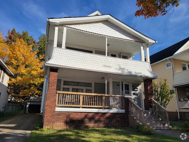 Building Photo - 2215 Chesterland Ave Unit 2 Rental