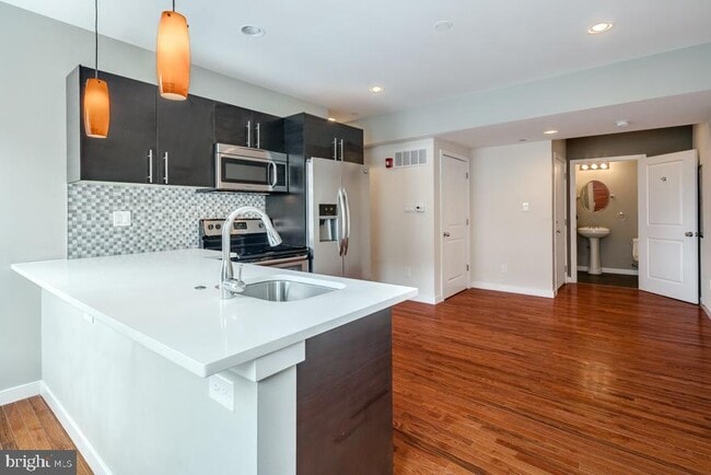 Building Photo - 301 Market St Unit 3R